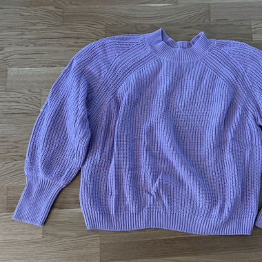Pulli in lila