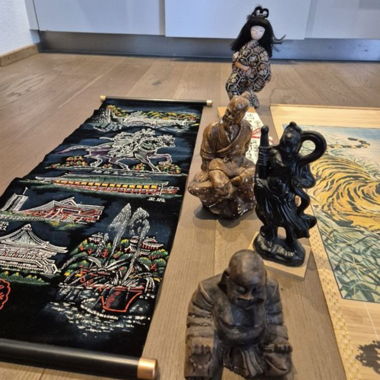 Japanese wall scrolls & figures