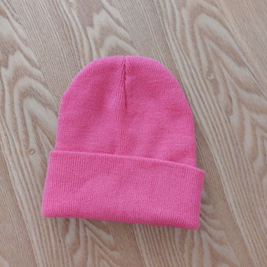 Cappellino di maglia rosa