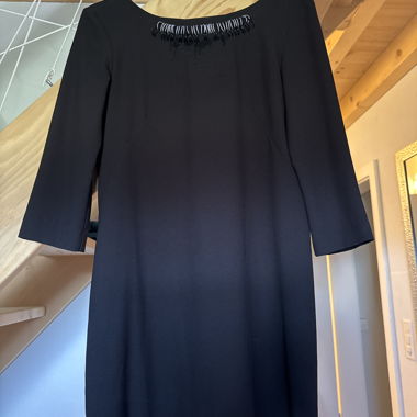 Robe noire à manches 3/4