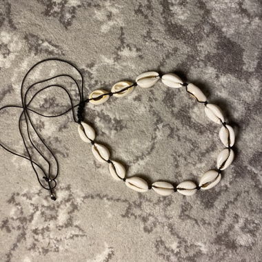 Collana girocollo con conchiglia
