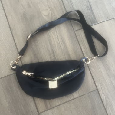Black waist bag, unworn