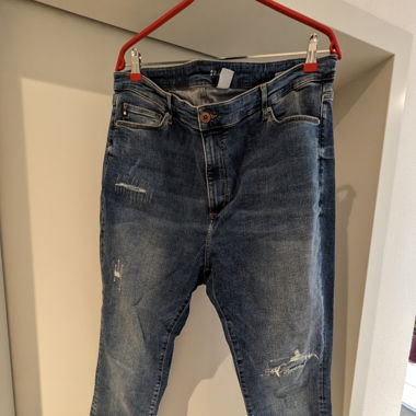 Blaue Jeans mit Details - H&M