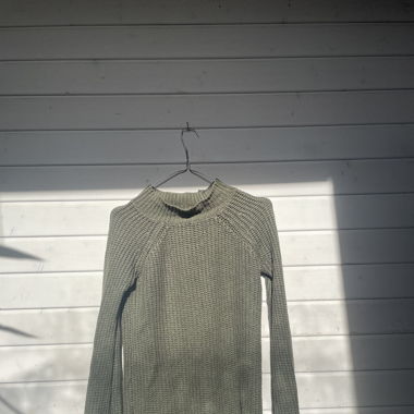 Grüner Pullover 