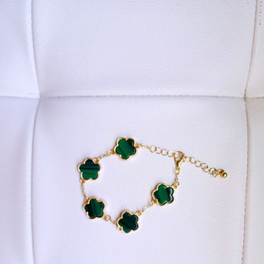Bracelet doré en forme de fleur 