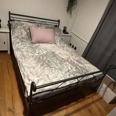 Metal bed with slatted frame
