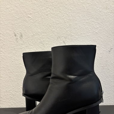 Heel Boot