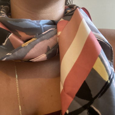 Foulard Carapisa con motivo astratto