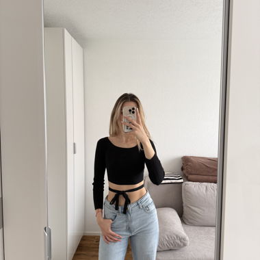 Milk It Black Crop Top mit Schnüren