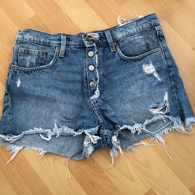 Jeans-Shorts mit Fransen Gr 38