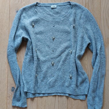 Grey sweater with glitter stones