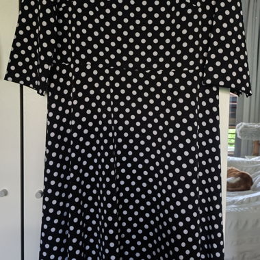 Gepunktetes Kleid