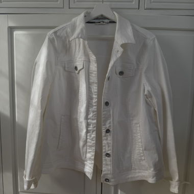 Weisse Jeansjacke