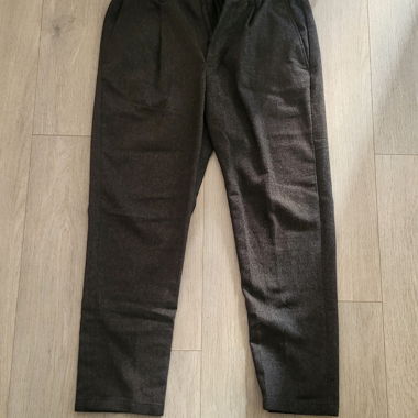Pantalon chino gris foncé