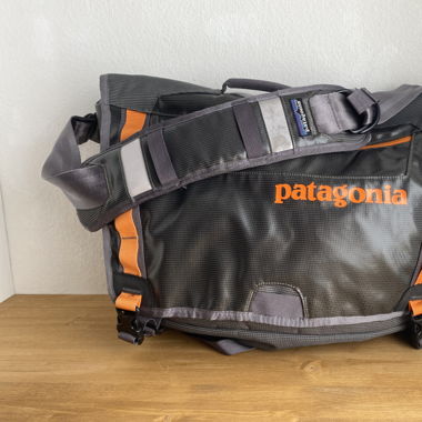 Patagonia Black Hole Messenger Bag