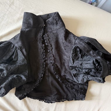 Schwarzer Gothic-Crop-Bolero