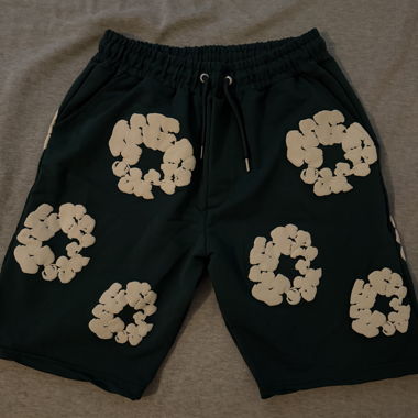 Schwarze Shorts mit Print