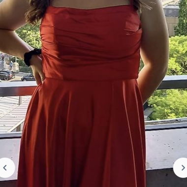 Rotes Ballkleid