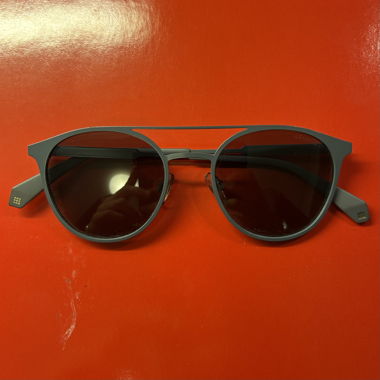 Polaroid Sunglasses with Bag, Cleaning cloth