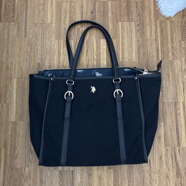 Schwarze Tote Bag mit goldenen Details