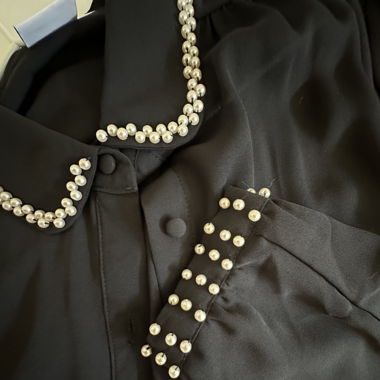 Bluse mit Perlen