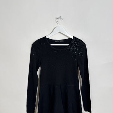Haut tricoté noir orné