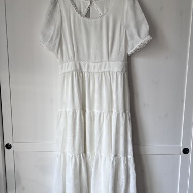 Robe d'été blanche à étages romantique
