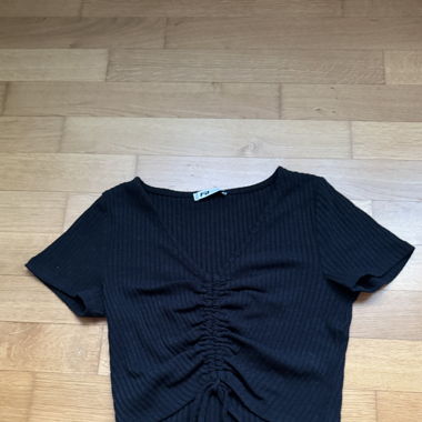Schwarzes Crop Top