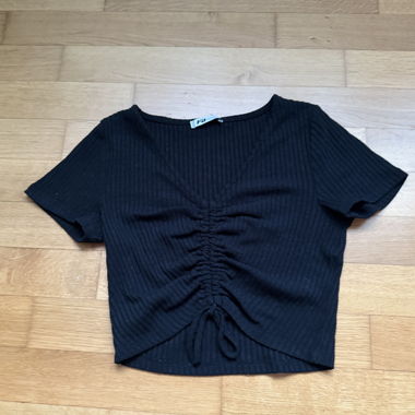 Schwarzes Crop Top