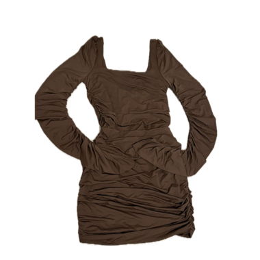 Robe brune froncée