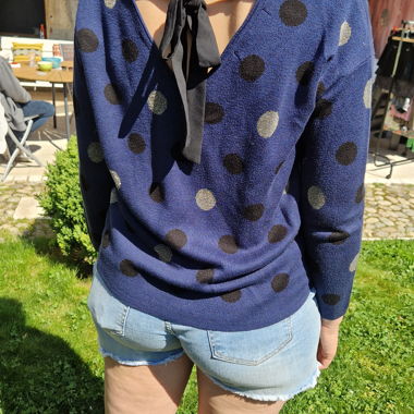 Pull bleu à pois