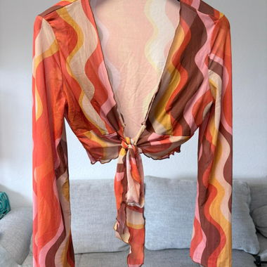 Rosa transparentes Retro-Top mit Bindung vorne