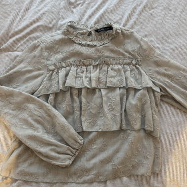 Blusa Zara con volant