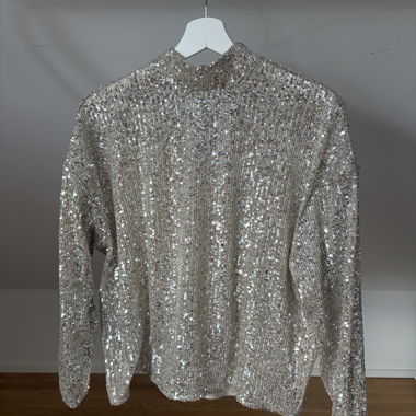 Paillettenshirt mit langen Ärmeln