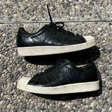 Black adidas superstars 