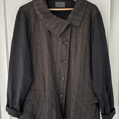 Wolljacke mit Knöpfen