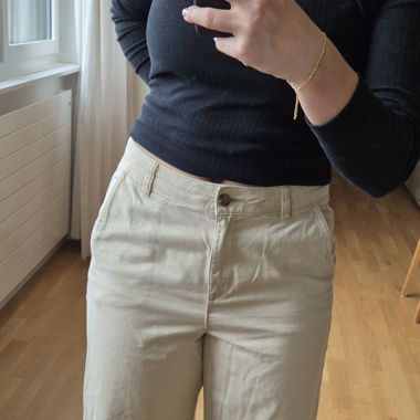 Chinohose mit weitem Bein
