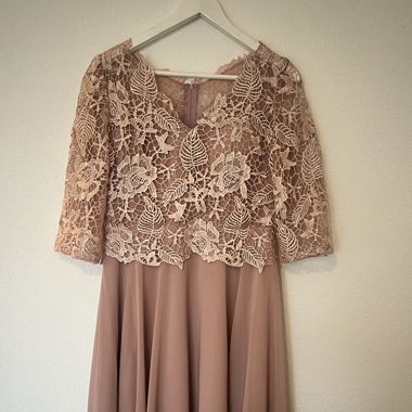 Robe de cocktail vieux rose jamais portée 