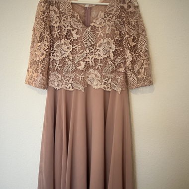 Robe de cocktail vieux rose jamais portée 