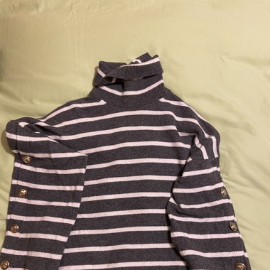 Gestreifter Pulli mit breiten Ärmeln