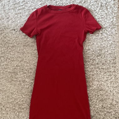 Robe d'été rouge moulante