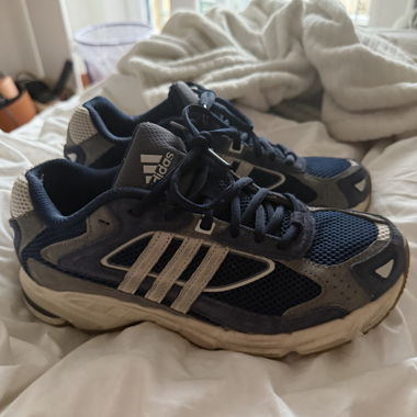 Adidas Sneakers