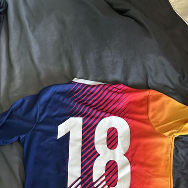 Verschiedene Fussballtrikots