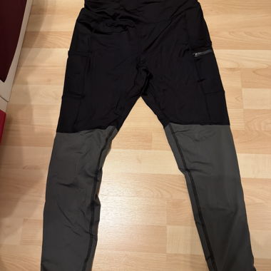 Leggings tecnici neri con gambe grigie