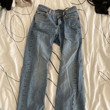 Low-waist jeans