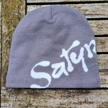 Bonnet gris avec intérieur en satin