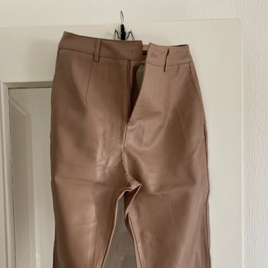Pantalon rose similicuir