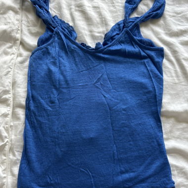 Top bleu a bretelles