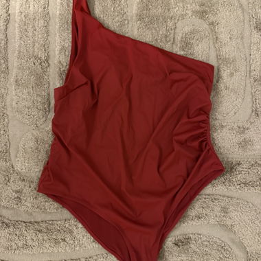 Costume intero rosso