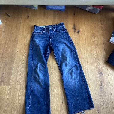 Dark blue wide-leg jeans with raw hem
